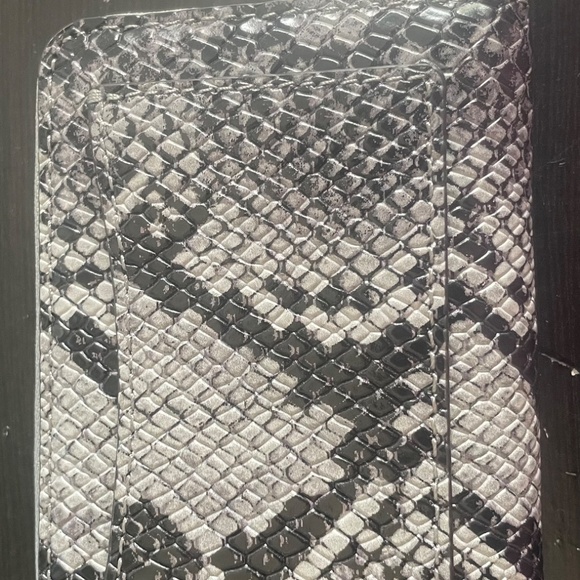 MICHAEL MICHAEL KORS Small size Logo Wallet - Picture 2 of 3